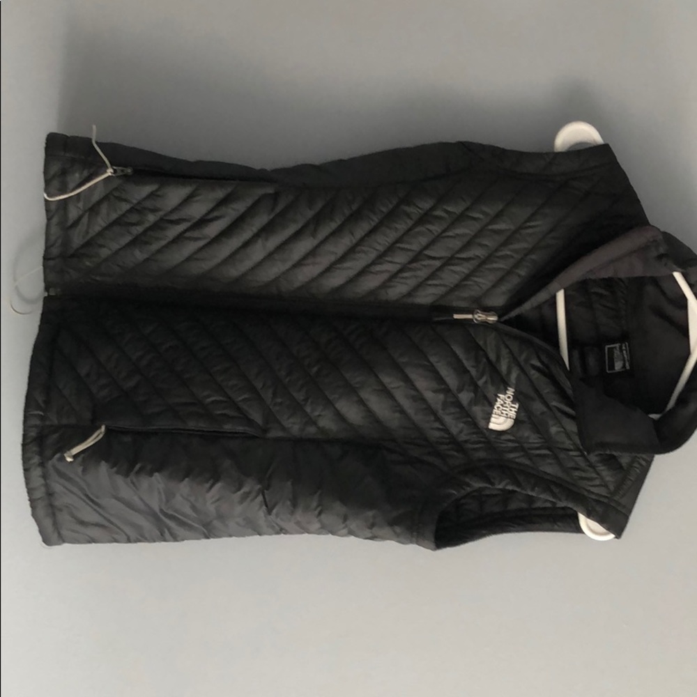 Women’s north face black vest